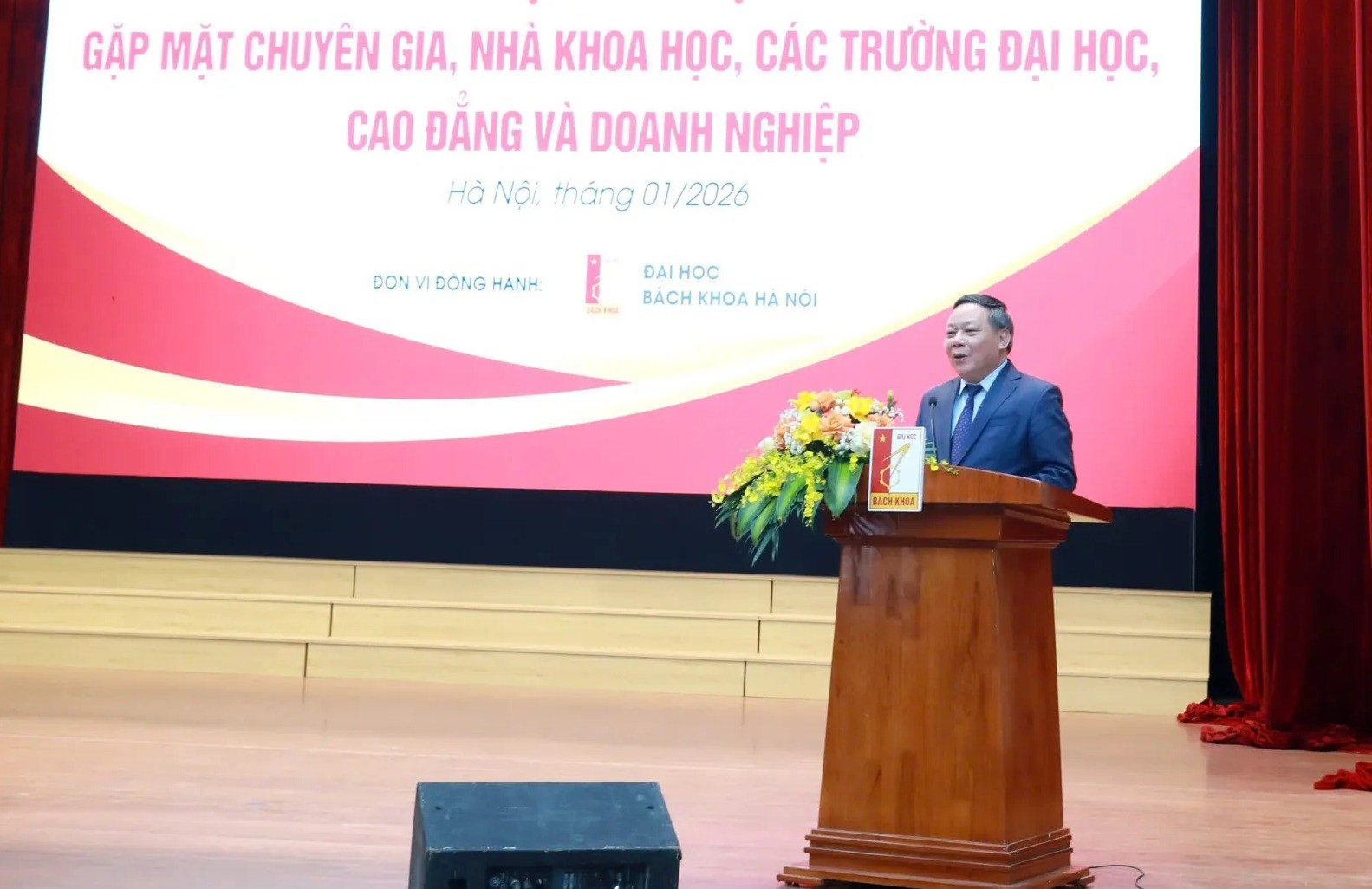 Phó Bí thư Thường trực Thành ủy Hà Nội Nguyễn Văn Phong phát biểu kết luận Hội nghị