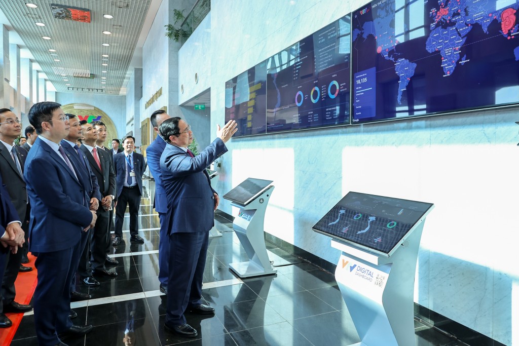 Thủ tướng Phạm Minh Chính thăm cơ sở hạ tầng của VTV - Ảnh: VGP/Nhật Bắc Thủ tướng Phạm Minh Chính thăm cơ sở hạ tầng của VTV - Ảnh: VGP/Nhật Bắc