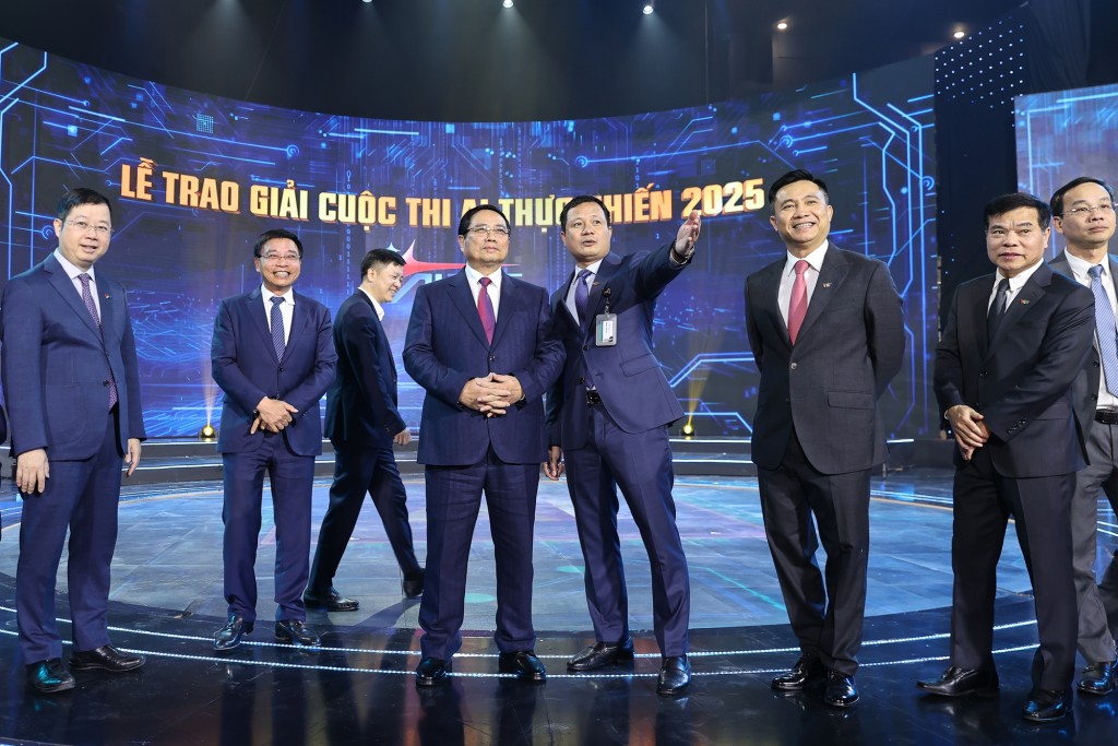 Thủ tướng Phạm Minh Chính thăm cơ sở hạ tầng của VTV - Ảnh: VGP/Nhật Bắc Thủ tướng Phạm Minh Chính thăm cơ sở hạ tầng của VTV - Ảnh: VGP/Nhật Bắc