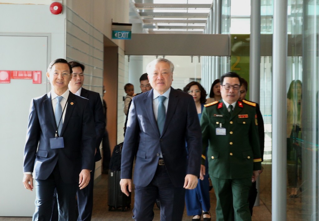 Chuyến thăm và làm việc của Phó Thủ tướng Thường trực Chính phủ Nguyễn Hòa Bình tới Singapore nhằm truyền tải thông điệp nhất quán về đường lối đối ngoại của Việt Nam - Ảnh: VGP/Nguyễn Hoàng Chuyến thăm và làm việc của Phó Thủ tướng Thường trực Chính phủ Nguyễn Hòa Bình tới Singapore nhằm truyền tải thông điệp nhất quán về đường lối đối ngoại của Việt Nam - Ảnh: VGP/Nguyễn Hoàng