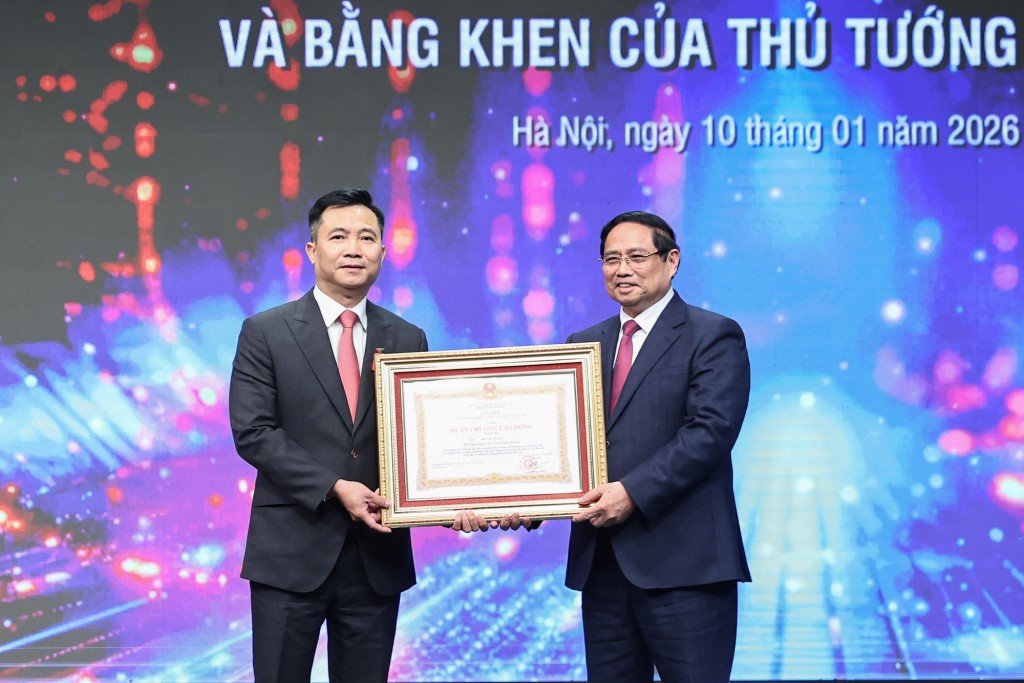 Thủ tướng Phạm Minh Chính trao Huân chương Lao động hạng Ba tặng Phó Tổng giám đốc VTV Đỗ Thanh Hải - Ảnh: VGP/Nhật Bắc Thủ tướng Phạm Minh Chính trao Huân chương Lao động hạng Ba tặng Phó Tổng giám đốc VTV Đỗ Thanh Hải - Ảnh: VGP/Nhật Bắc