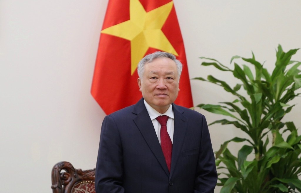 Phó Thủ tướng Thường trực Nguyễn Hòa Bình lên đường thăm làm việc tại Singapore