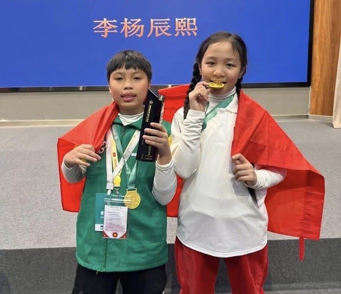 Hai em học sinh Ninh Quang Ngọc và Phan Trần An An xuất sắc giành 2 Huy chương vàng danh giá và đạt Cup Top 10 Thế giới