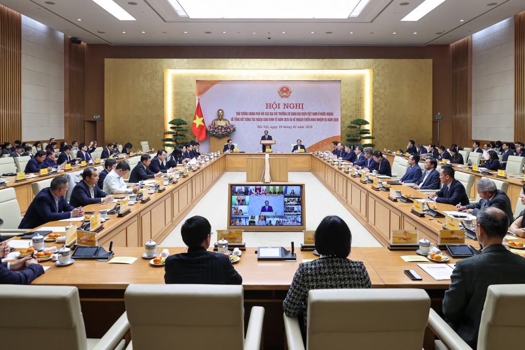 Thủ tướng Chính phủ Phạm Minh Chính chủ trì Hội nghị trực tuyến với các Đại sứ, Trưởng Cơ quan đại diện Việt Nam ở nước ngoài về tổng kết công tác ngoại giao kinh tế năm 2025 và triển khai nhiệm vụ năm 2026 - Ảnh: VGP/Nhật Bắc Thủ tướng Chính phủ Phạm Minh Chính chủ trì Hội nghị trực tuyến với các Đại sứ, Trưởng Cơ quan đại diện Việt Nam ở nước ngoài về tổng kết công tác ngoại giao kinh tế năm 2025 và triển khai nhiệm vụ năm 2026 - Ảnh: VGP/Nhật Bắc
