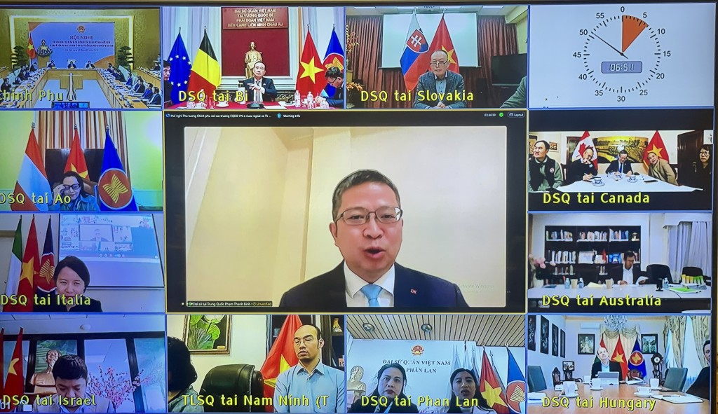 Các Đại sứ, Trưởng Cơ quan đại diện Việt Nam ở nước ngoài dự Hội nghị - Ảnh: VGP/Nhật Bắc Các Đại sứ, Trưởng Cơ quan đại diện Việt Nam ở nước ngoài dự Hội nghị - Ảnh: VGP/Nhật Bắc