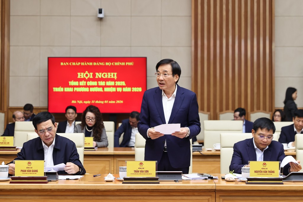 Ủy viên Trung ương Đảng, Chánh Văn phòng Đảng ủy Chính phủ, Bộ trưởng, Chủ nhiệm Văn phòng Chính phủ Trần Văn Sơn phát biểu tại hội nghị - Ảnh: VGP/Nhật Bắc