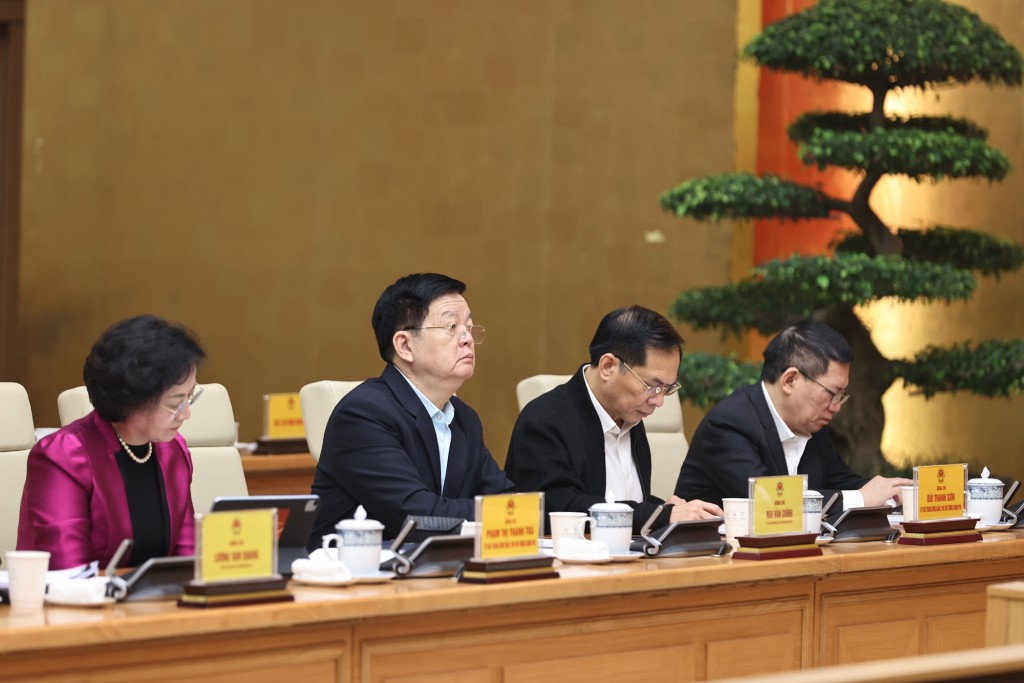 Từ trái qua phải: Các đồng chí Ủy viên Trung ương Đảng, Phó Thủ tướng: Phạm Thị Thanh Trà, Mai Văn Chính, Bùi Thanh Sơn, Hồ Đức Phớc dự hội nghị - Ảnh: VGP/Nhật Bắc