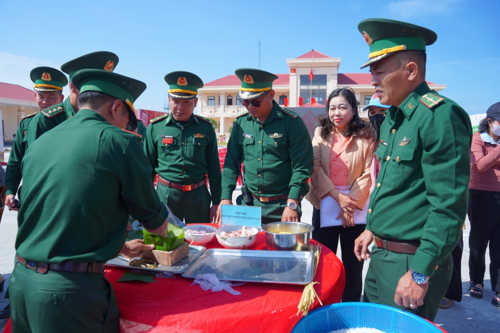 Bộ đội biên phòng tham gia các hoạt động gắn kết cộng đồng tại sự kiện
