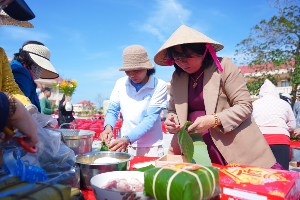 Người dân địa phương hào hứng tham gia các hoạt động gắn kết cộng đồng tại sự kiện(1)
