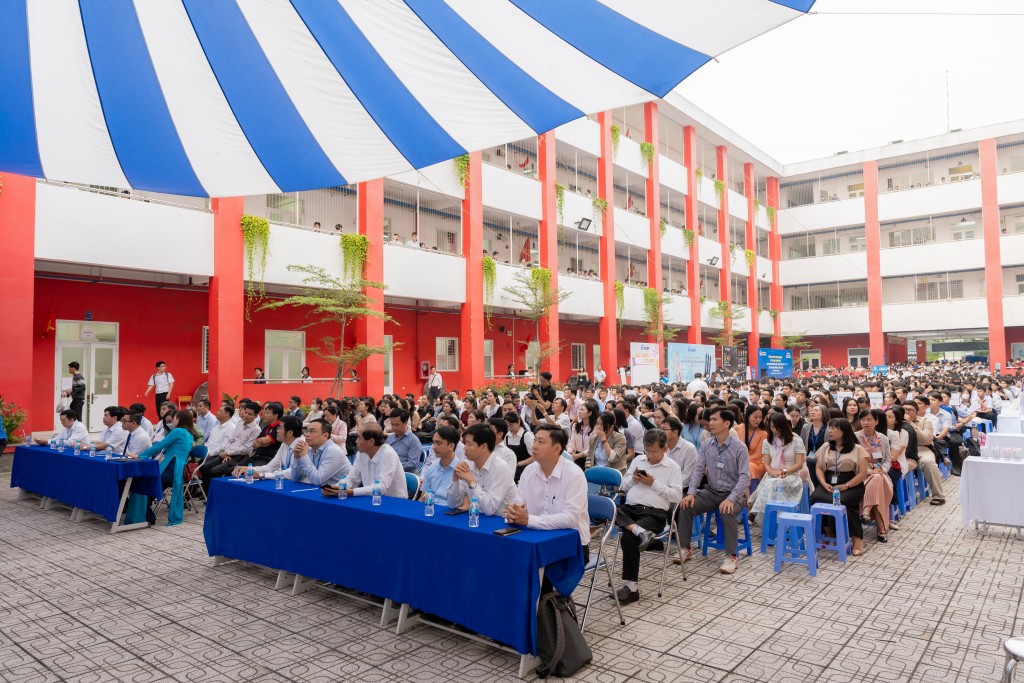 Gần 4.000 học sinh giỏi tranh tài tại kỳ thi giải toán trên máy tính cầm tay