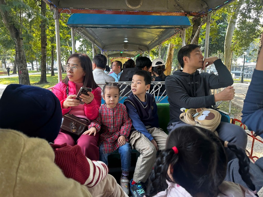 Nhiều gia đình trải nghiệm Đoàn tàu Thống Nhất Nhiều gia đình trải nghiệm Đoàn tàu Thống Nhất