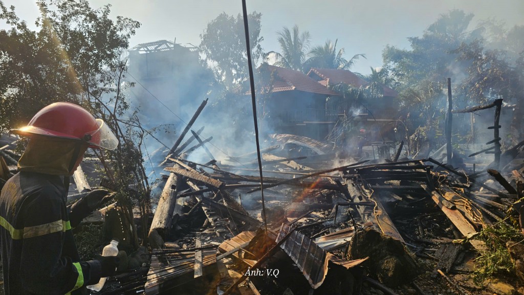 Quán cà phê gỗ vừa khai trương đã bị 