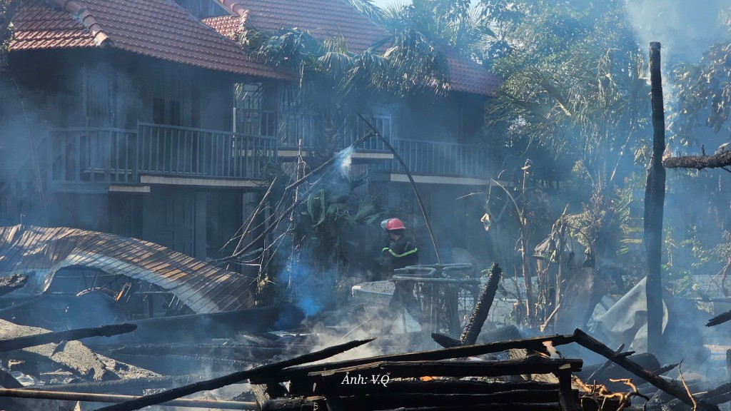 Quán cà phê gỗ vừa khai trương đã bị 