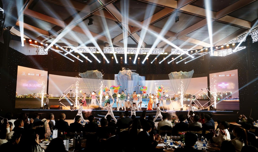 Trong dòng chảy ấy, The Meridian được giới thiệu như “kiệt tác mang dáng hình siêu du thuyền” kiêu hãnh vươn mình tại tâm điểm cầu Tiên Sơn, hoàn thiện bức tranh đô thị ven sông Hàn đang chuyển mình mạnh mẽ.