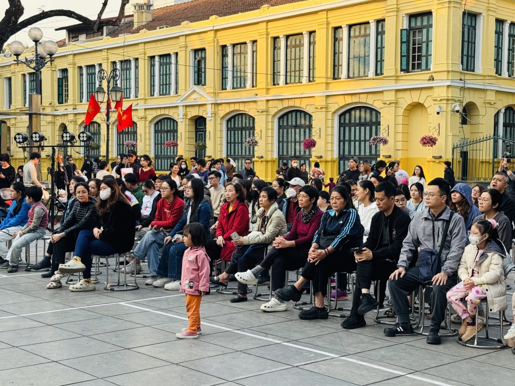 Không gian sân khấu mở đầy cảm xúc