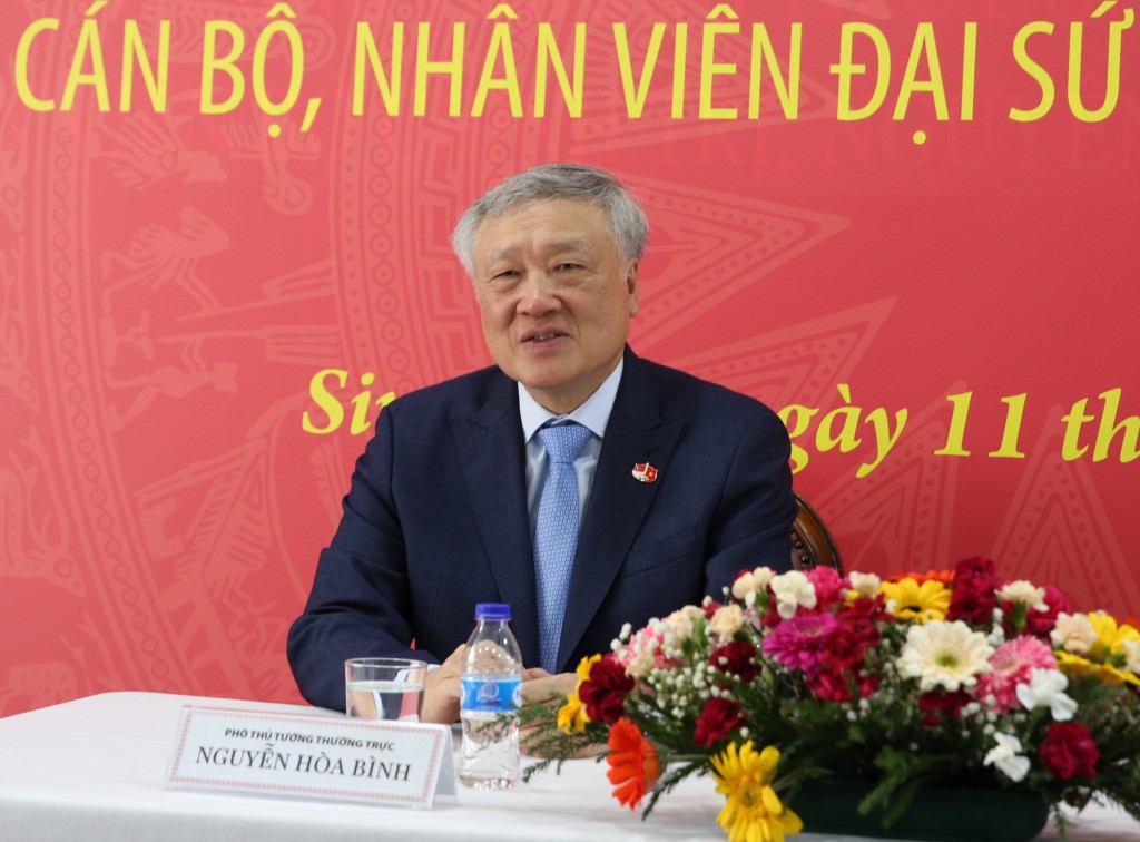 Phó Thủ tướng Thường trực Chính phủ thông tin những kết quả nổi bật về tình hình kinh tế-xã hội của đất nước, công tác chuẩn bị tổ chức Đại hội Đại biểu toàn quốc lần thứ XIV của Đảng - Ảnh: VGP/Nguyễn Hoàng