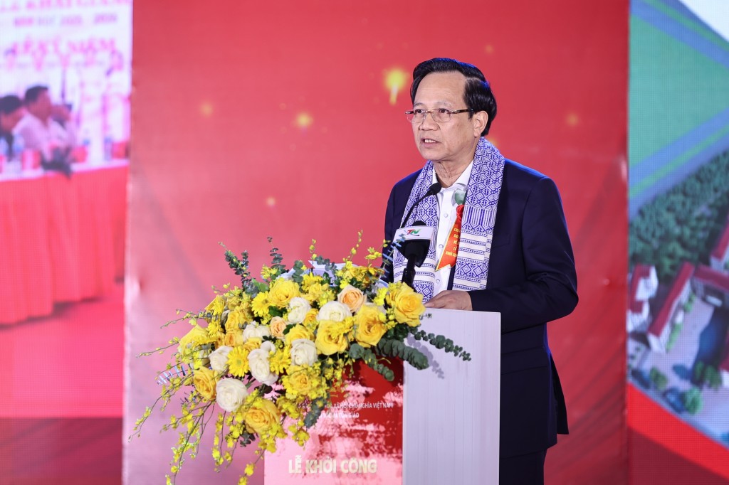 Các em học sinh Trường Phổ thông Vùng cao Việt Bắc hân hoan dự buổi lễ - Ảnh: VGP/Nhật Bắc