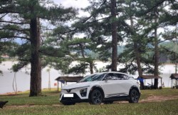 Chủ xe Gen Z chọn VinFast VF 7: Cảm giác lái và dịch vụ hậu mãi là yếu tố tiên quyết