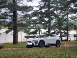 Chủ xe Gen Z chọn VinFast VF 7: Cảm giác lái và dịch vụ hậu mãi là yếu tố tiên quyết