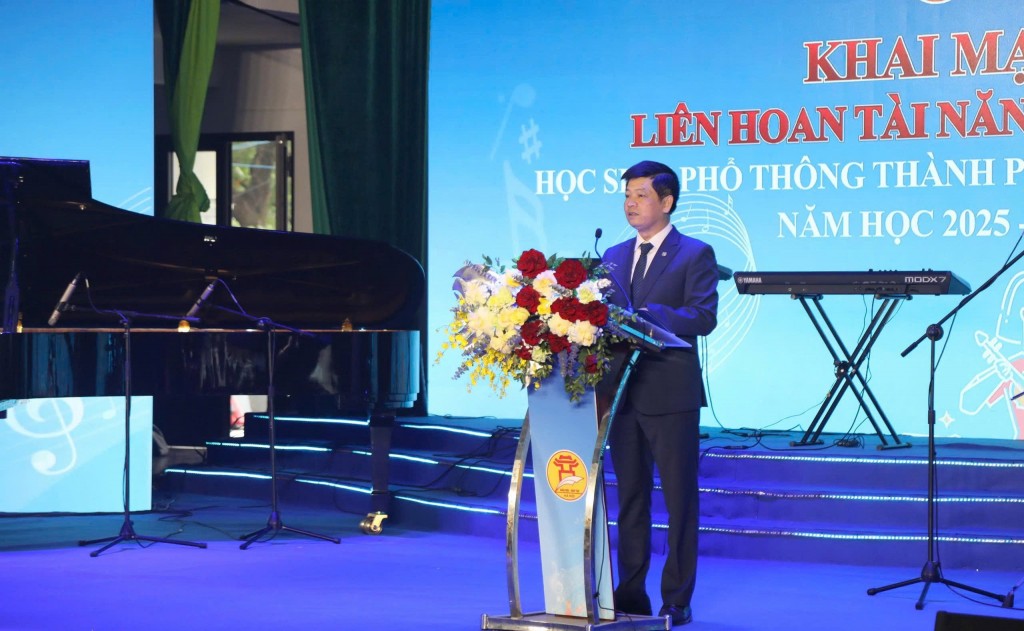 Phó Giám đốc phụ trách Sở Giáo dục và Đào tạo Hà Nội Phạm Quốc Toản phát biểu khai mạc liên hoan