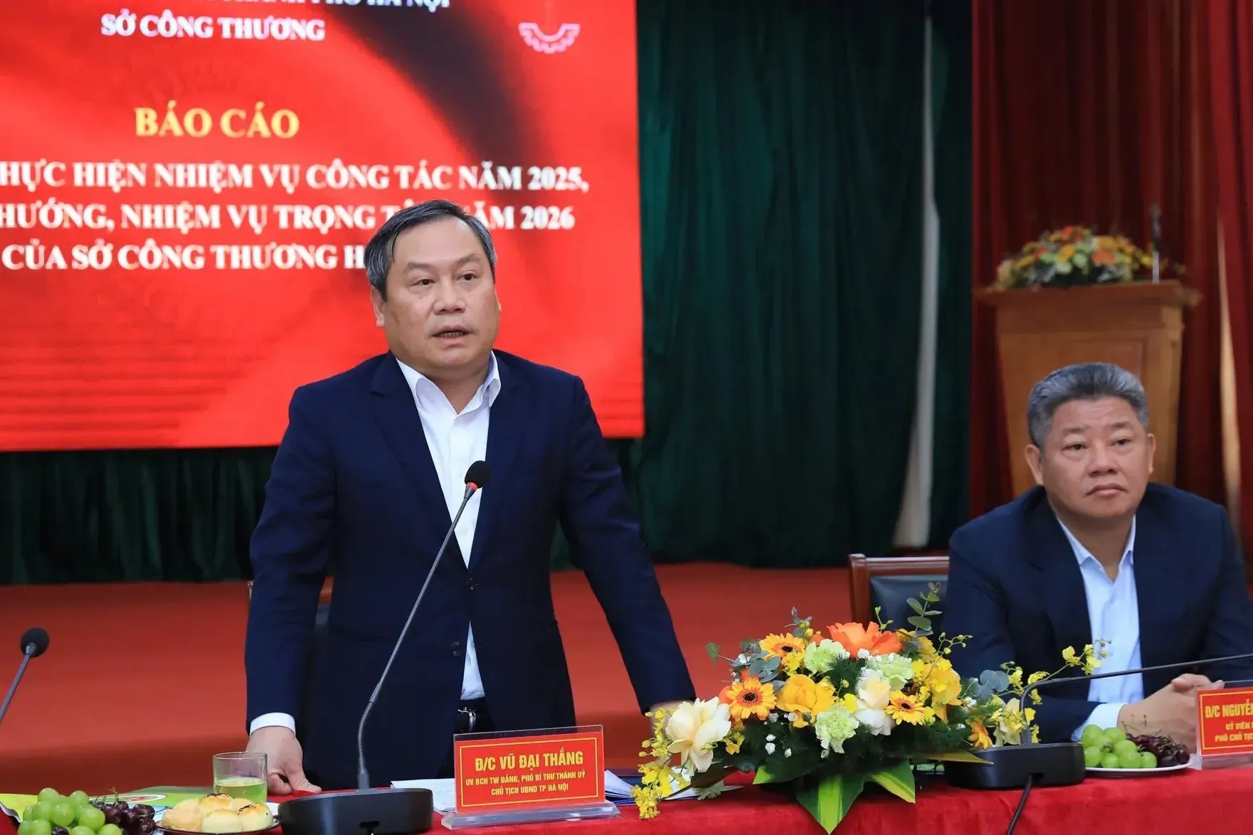 Ủy viên Trung ương Đảng, Phó Bí thư Thành ủy, Chủ tịch UBND Thành phố Hà Nội Vũ Đại Thắng phát biểu chỉ đạo tại cuộc làm việc