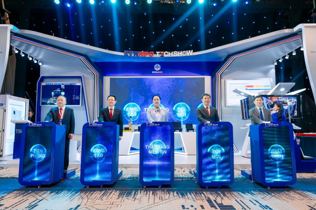 Các đại biểu kích hoạt để khai phóng tiềm năng - Tầm vóc EVNNPC trong lễ Khai mạc Triển lãm khoa học công nghệ EVNNPC