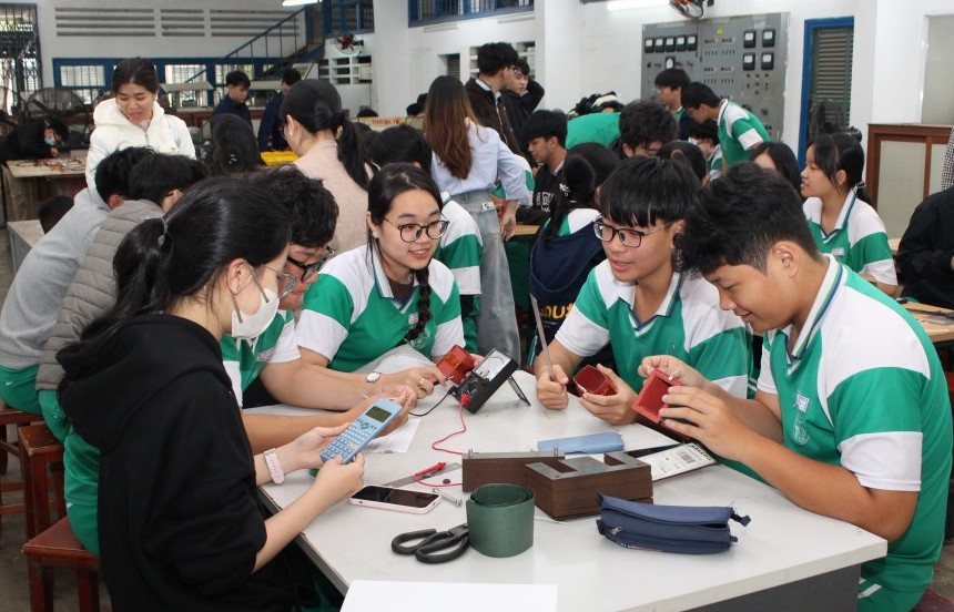 Đà Nẵng tăng tốc hội nhập quốc tế đào tạo vi mạch bán dẫn