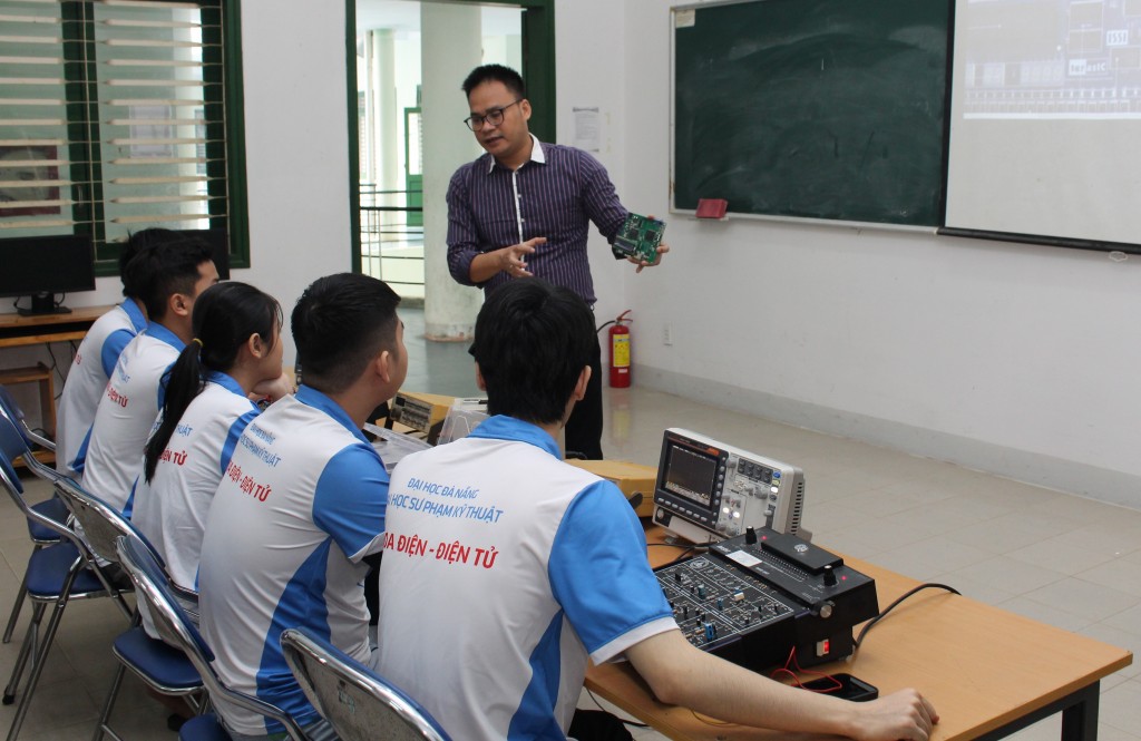 Trường Đại học Sư phạm Kỹ thuật – Đại học Đà Nẵng  đang triển khai định hướng phát triển trường thành một Trung tâm kết nối về đào tạo và thực hành công nghệ cao