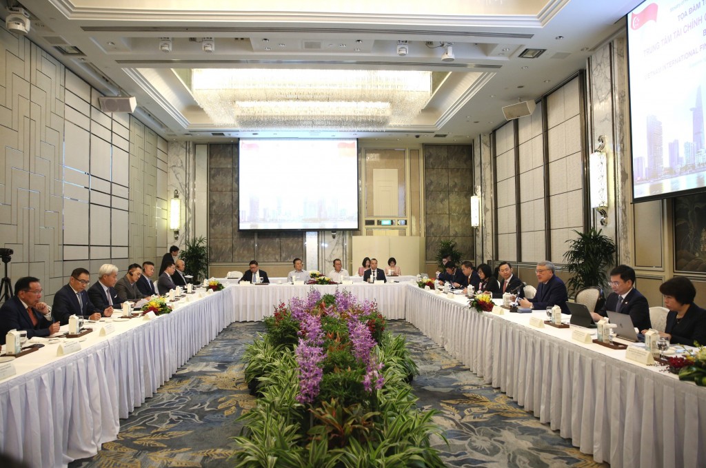 Phó Thủ tướng Thường trực Nguyễn Hòa Bình tham dự Tọa đàm gặp gỡ các doanh nghiệp, nhà đầu tư Singapore - Ảnh: VGP/Nguyễn Hoàng