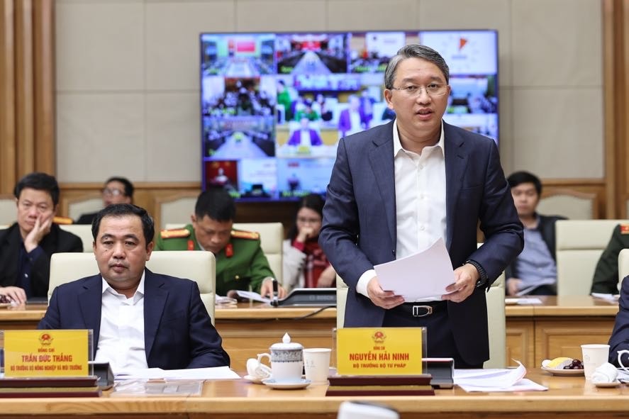 Các đại biểu báo cáo, phát biểu - Ảnh: VGP/Nhật Bắc Các đại biểu báo cáo, phát biểu - Ảnh: VGP/Nhật Bắc