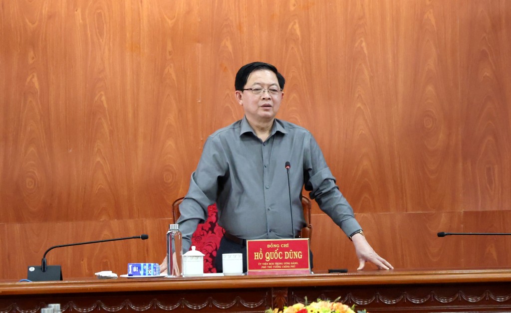 Phó Thủ tướng đề nghị tỉnh Đắk Lắk tiếp tục tập trung cao độ, quyết liệt hoàn thành dứt điểm 77 căn nhà còn lại theo đúng cam kết, bảo đảm tiến độ, chất lượng và an toàn - Ảnh: VGP/Gia Huy