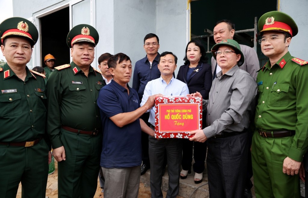 Hoàn thành dứt điểm "Chiến dịch Quang Trung", ổn định đời sống người dân vùng mưa lũ