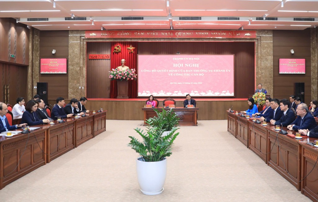 Công bố các quyết định của Ban Thường vụ Thành uỷ Hà Nội về công tác cán bộ Công bố các quyết định của Ban Thường vụ Thành uỷ Hà Nội về công tác cán bộ