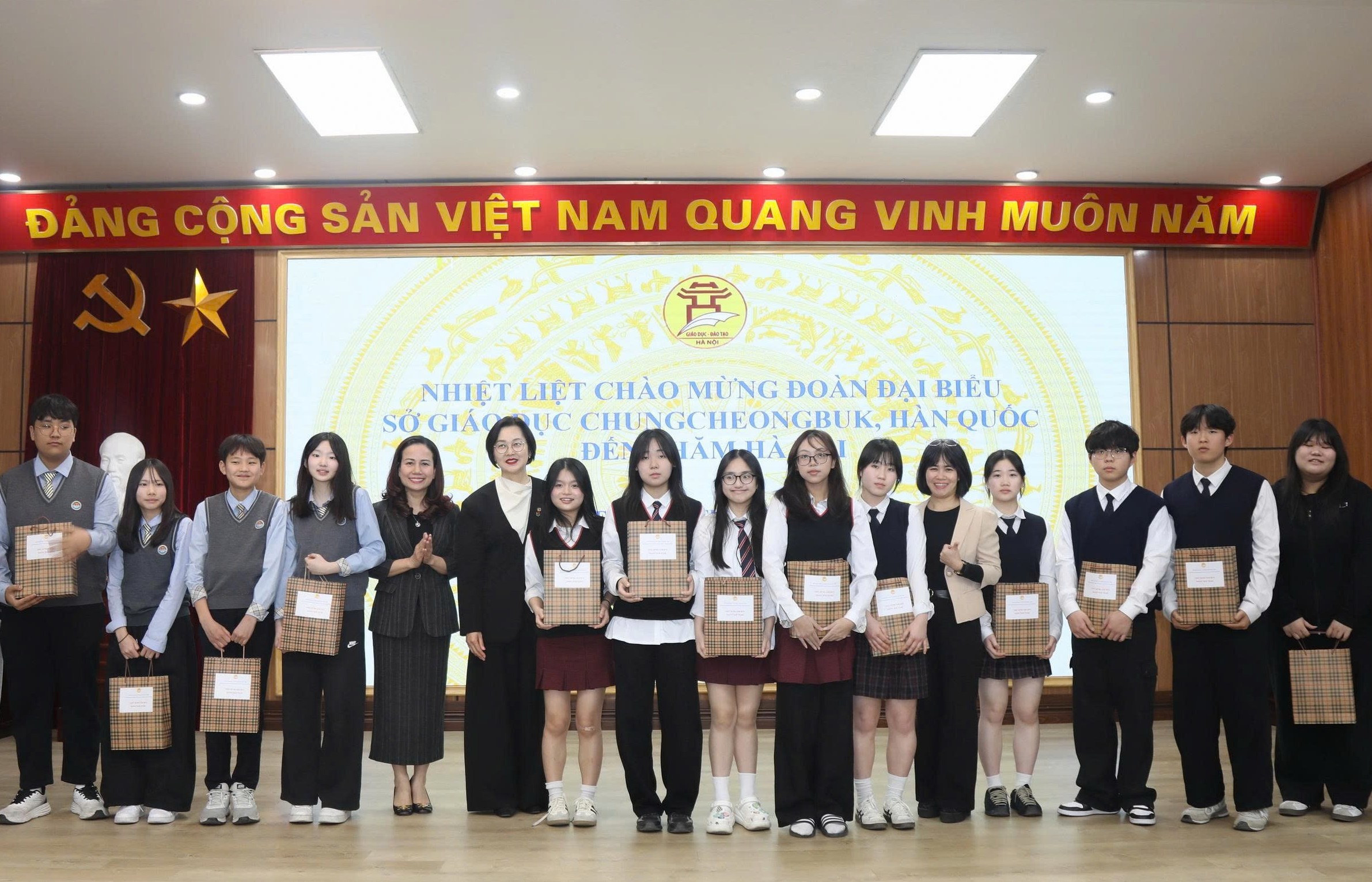 Học sinh Hàn Quốc học tập, giao lưu văn hóa tại Hà Nội