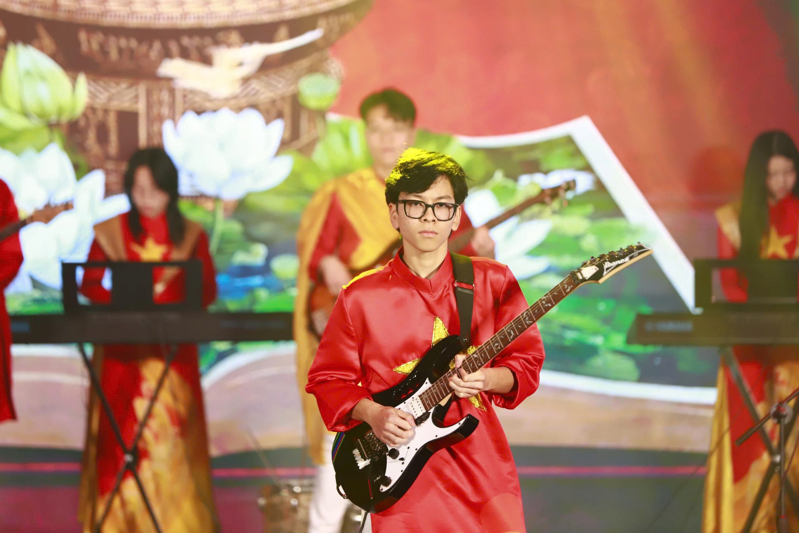 Ấn tượng đẹp về tài năng, phong cách của tuổi trẻ Phan Huy Chú Ấn tượng đẹp về tài năng, phong cách của tuổi trẻ Phan Huy Chú