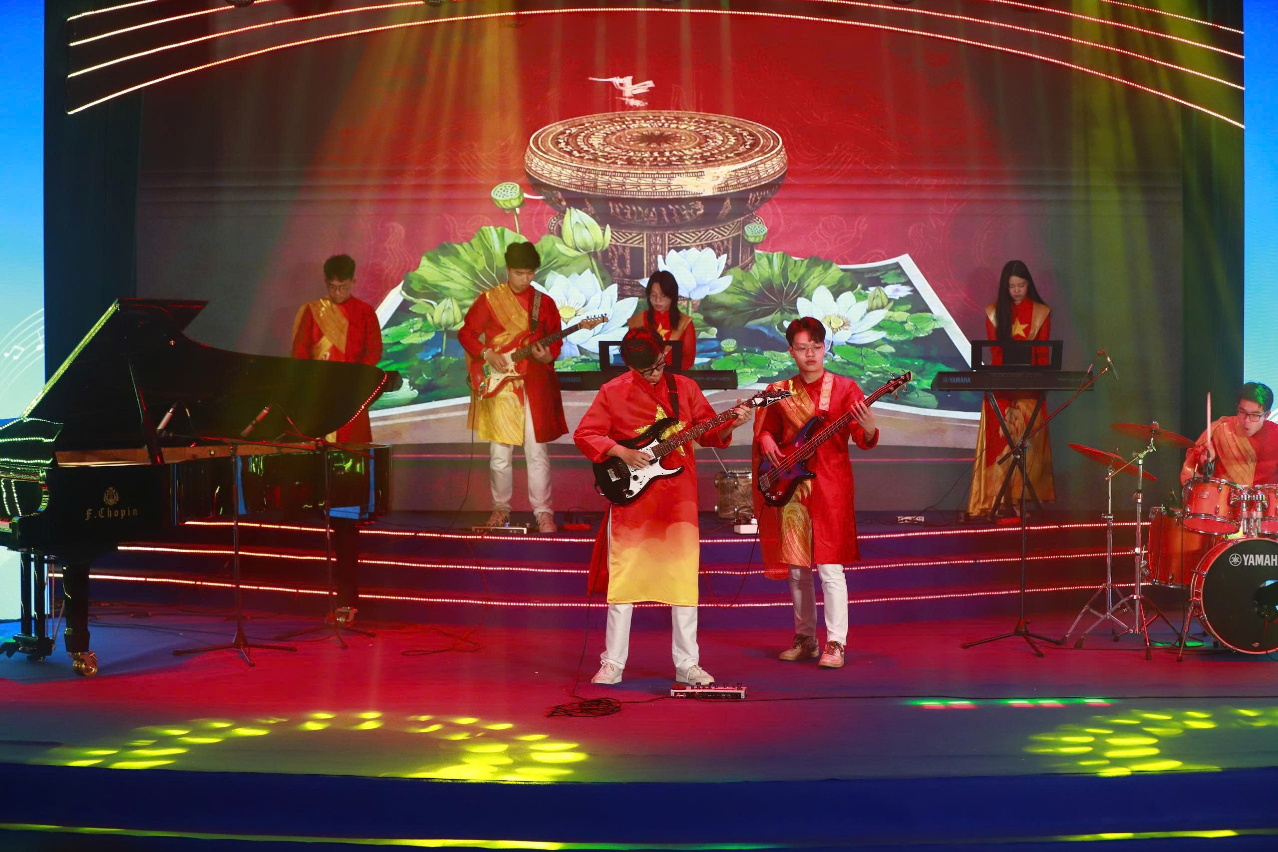 Ấn tượng đẹp về tài năng, phong cách của tuổi trẻ Phan Huy Chú Ấn tượng đẹp về tài năng, phong cách của tuổi trẻ Phan Huy Chú