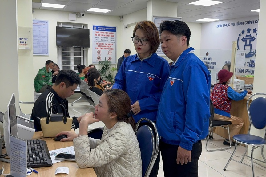 “Trợ lý số” đồng hành cùng người dân tại điểm hành chính công