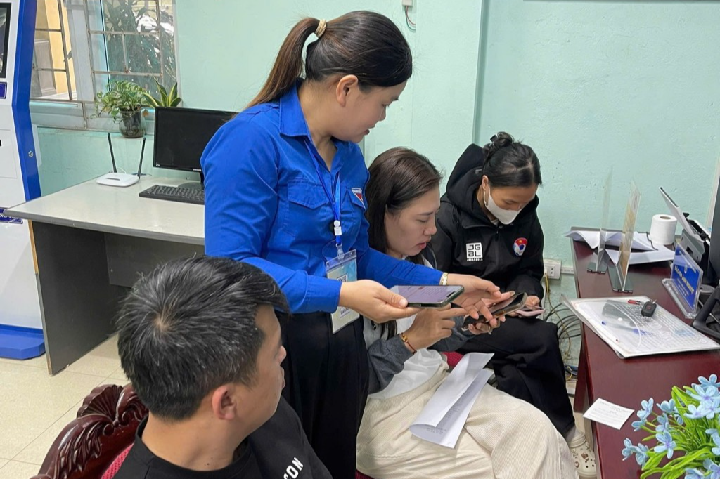 “Trợ lý số” đồng hành cùng người dân tại điểm hành chính công