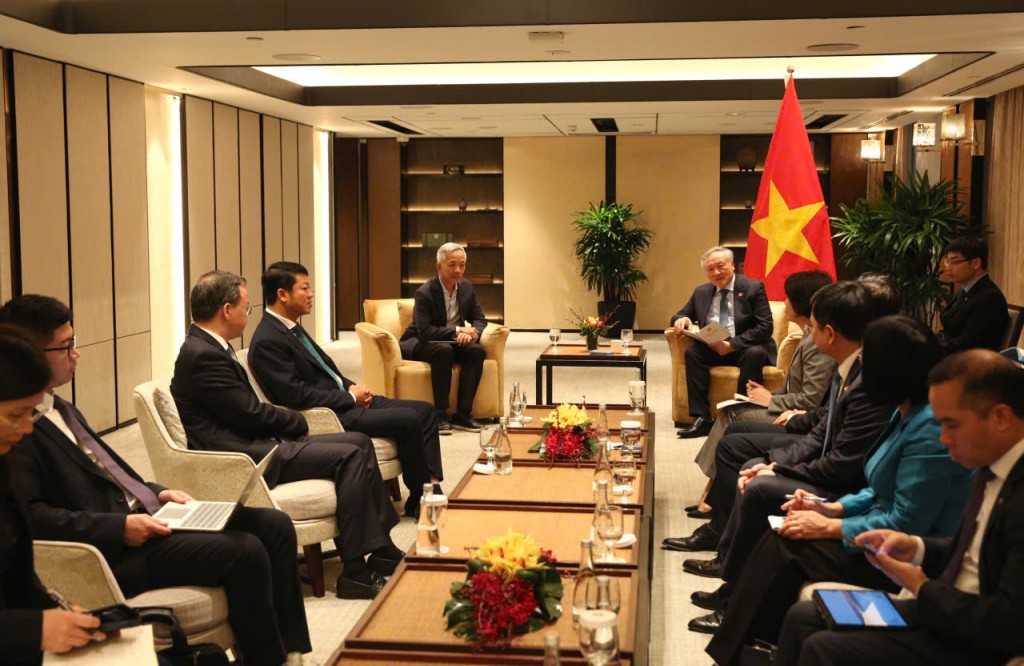 Phó Thủ tướng Thường trực Chính phủ Nguyễn Hòa Bình gặp ông Hin Wah Ho, nguyên Giám đốc điều hành Quỹ quốc gia GIC, Giám đốc đầu tư Quỹ Genedant - Ảnh: VGP/Nguyễn Hoàng