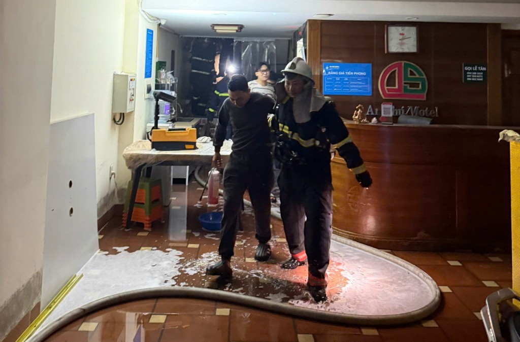 Giải cứu 7 người, tạm giữ một đối tượng nghi phóng hoả