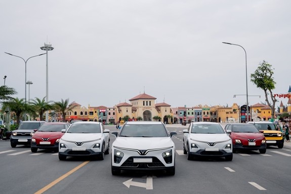 VinFast lập kỷ lục bàn giao 175.099 xe ô tô điện tại Việt Nam năm 2025