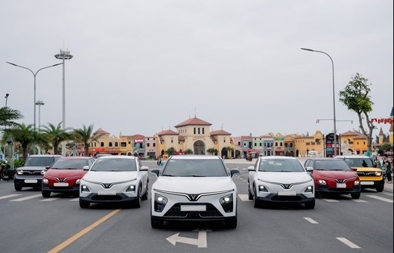VinFast lập kỷ lục bàn giao 175.099 xe ô tô điện tại Việt Nam năm 2025