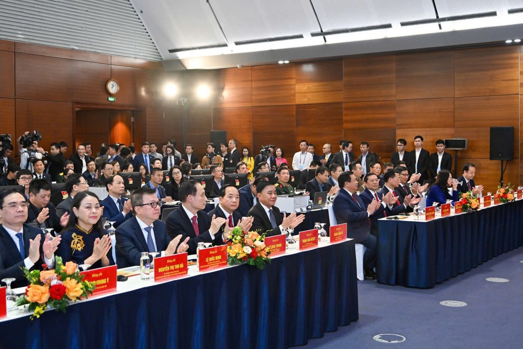 Phát hành đặc biệt bộ tem bưu chính chào mừng Đại hội XIV của Đảng