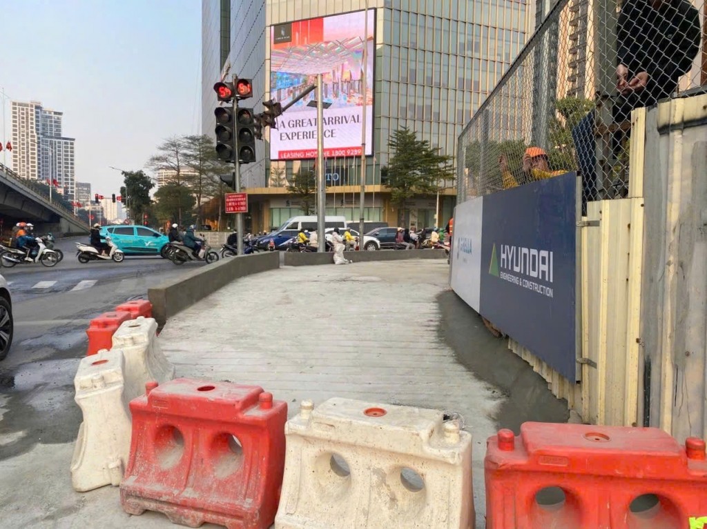 Thu hẹp hàng rào công trường đường sắt Nhổn - Ga Hà Nội