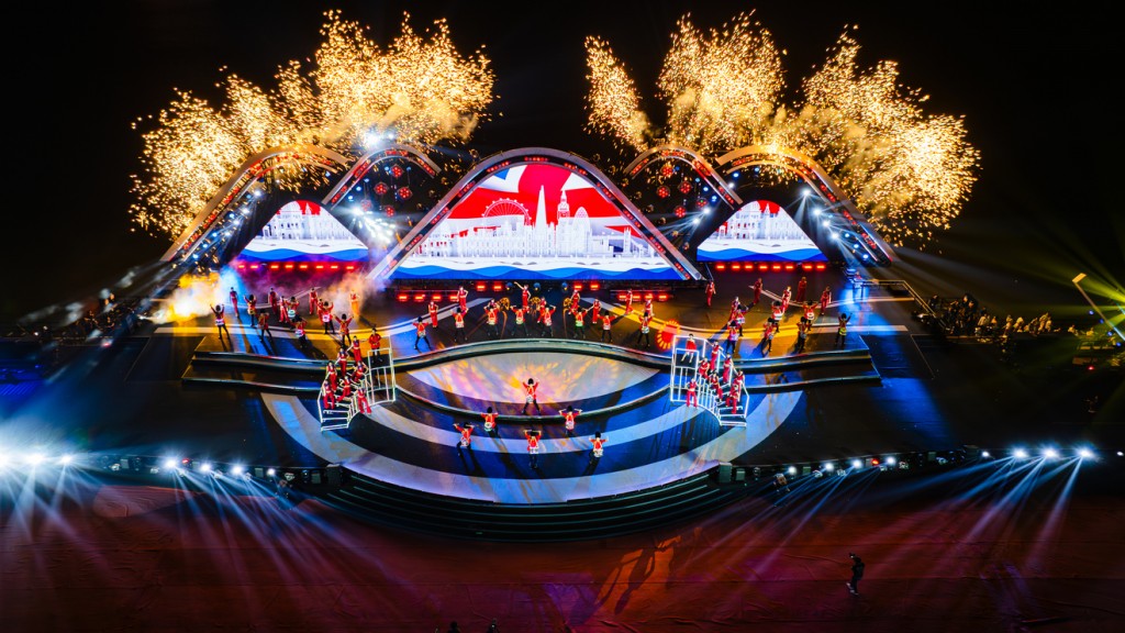 Sân khấu nghệ thuật hoành tráng của Lễ hội pháo hoa quốc tế Đà Nẵng 2025 được dàn dựng bởi Sun Group. (Ảnh: Ánh Dương)