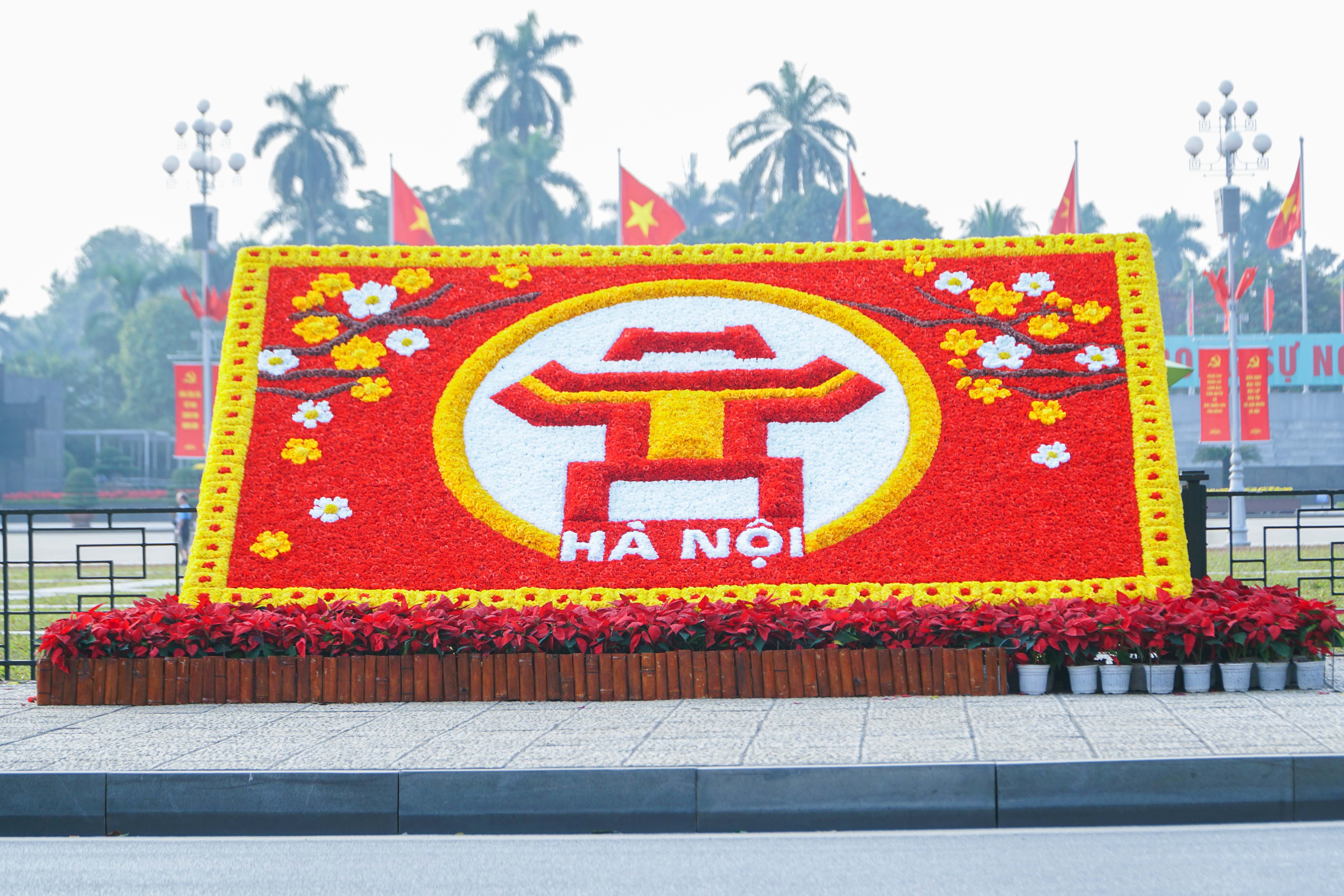 Cờ hoa rực rỡ, không khí Đại hội XIV hiện diện khắp phố phường Thủ đô