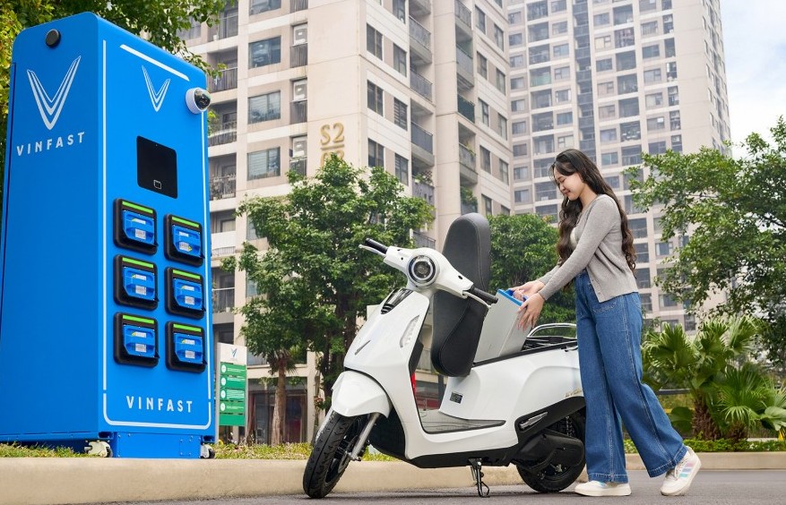VinFast ra mắt 4 mẫu xe máy điện mới, hoàn thiện lắp đặt 4.500 trạm đổi pin đầu tiên
