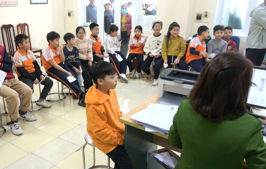 thu nhận hồ sơ tại trường Tiểu học Đa Tốn