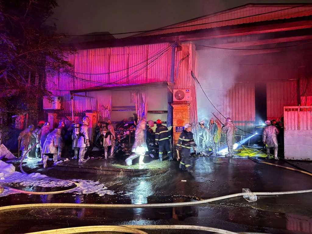 Hà Nội: Kịp thời dập tắt vụ cháy tại Cụm công nghiệp Từ Liêm