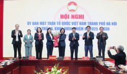 Đồng chí Trần Thị Phương Hoa giữ chức Phó Chủ tịch Thường trực Ủy ban MTTQ Việt Nam TP Hà Nội